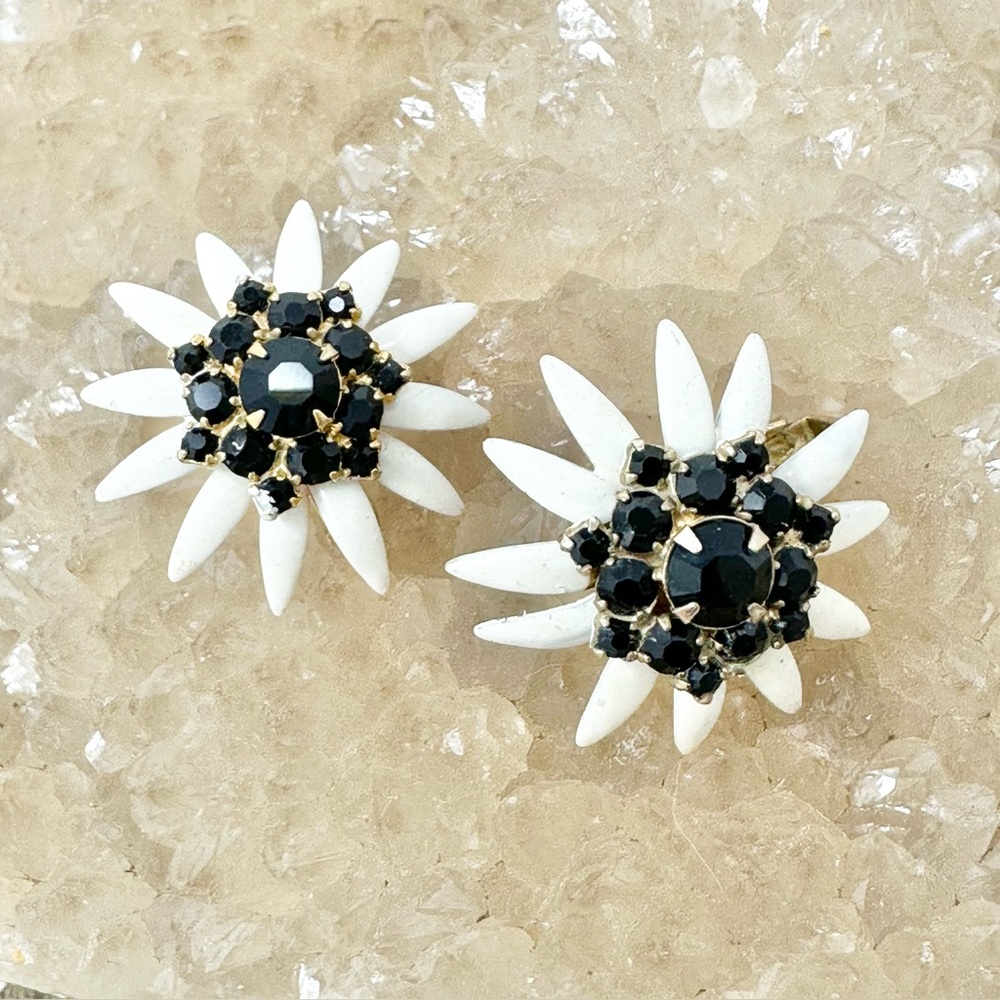Vintage Vendome Black & White Enamel Daisy Flower Rhinestone Clip On Earrings